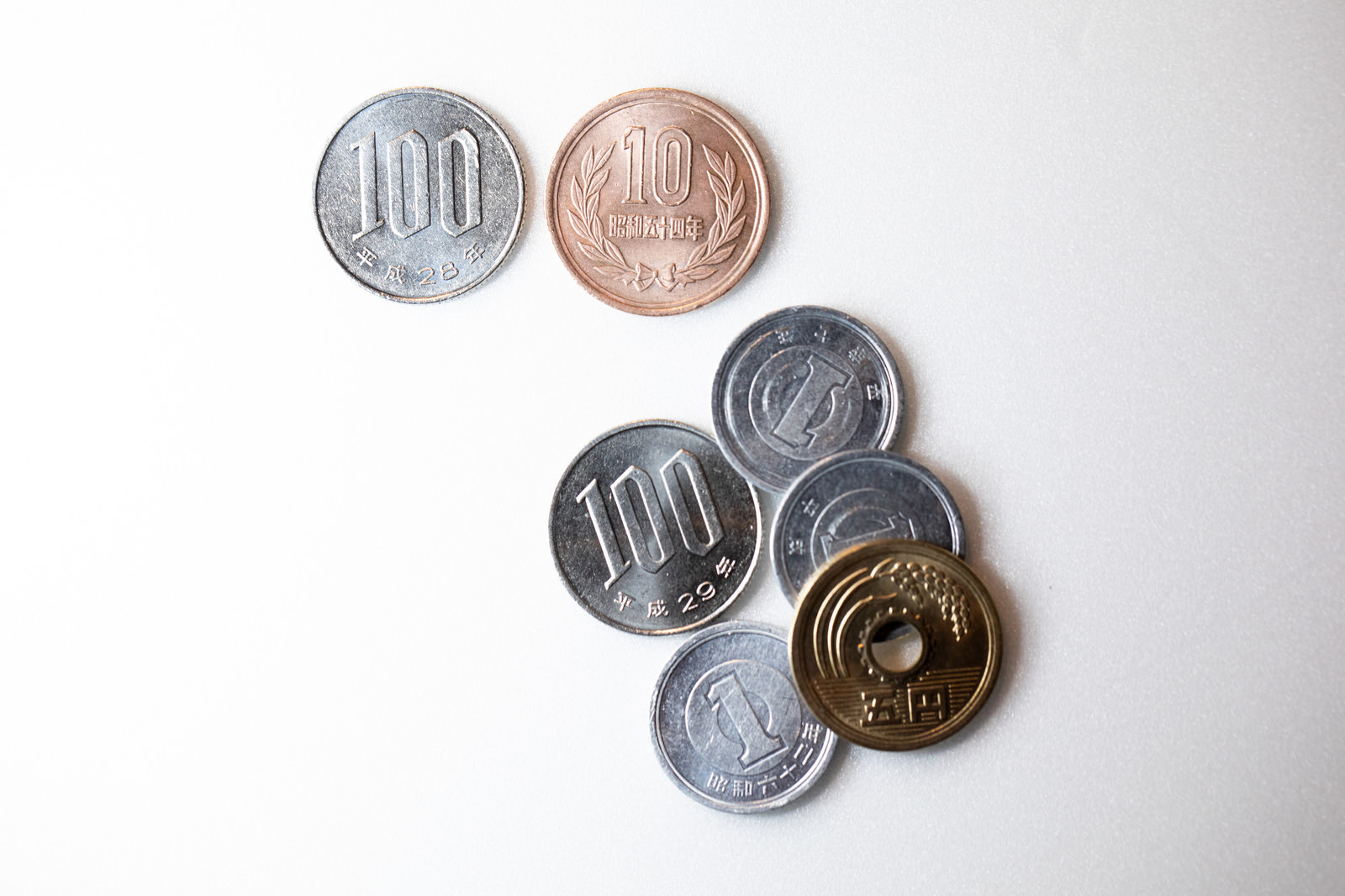 小銭を処分したいかた　余っている小銭をお譲りください　1円玉や5円玉、10円玉など 家から出てきた沢山の硬貨！是非寄付や寄贈を考えてみませんか